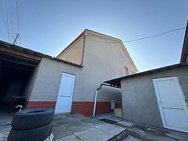 Продажа коттеджей и домов: Продается капитальный двухэтажный дом в городе Кара-Балта, ул. Ленина — 5