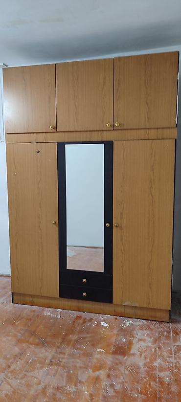 Restoran mebeli: Az işlənmiş 2 əl dolab satılır.Qiyməti 100 azn — 1