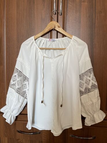 стильная белая блузка: Школьная форма, цвет - Белый, Б/у