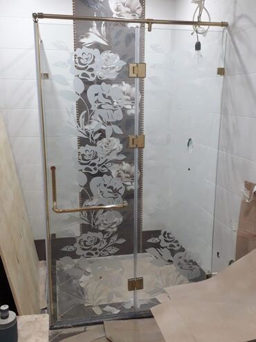 Duş kabinaları, arakəsmələr: Yeni Arakəsmə, Künc üçün, Pulsuz çatdırılma — 12