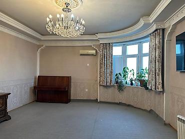 Köhnə tikili: Geniş və işıqlı mənzil interyeri - Klassik dizaynlı geniş zal — 4