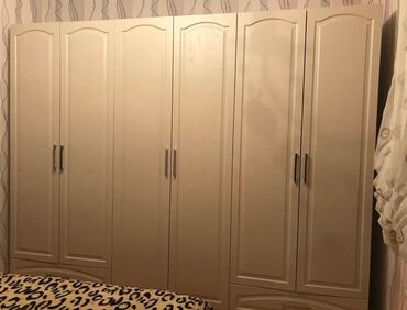 Stullar: 💫 Kupe Dolab *Qiymət 360 azn* İdeal veziyetde Ölçü təxmini 4m Ünvan