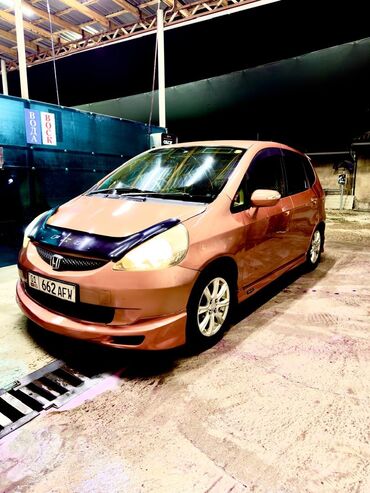 продаю срочно: Honda Fit: 2005 г., 1.3 л, Вариатор, Бензин, Хэтчбэк