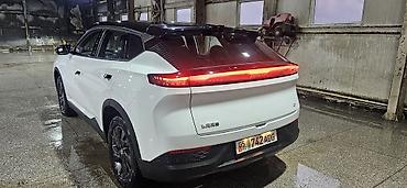 Другой электротранспорт: Электромобиль кроссовер (белый кузов, черная крыша) DONGFENG AEOLUS L7 — 7