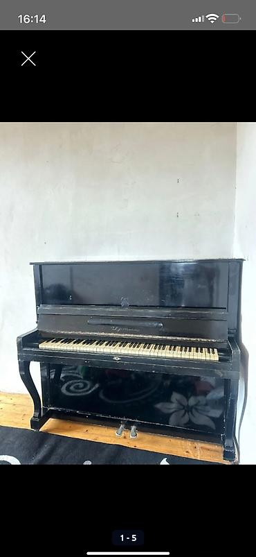 Музыкальные инструменты: Upright piano – “Ukraina” markası (klaviatura üzərində loqo görünür) — 5