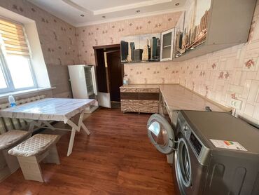 Долгосрочная аренда домов: 200 м², 6 комнат — 7