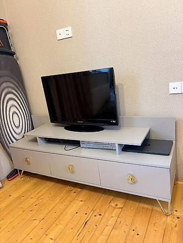 tv 43: TV stendi və media konsol - Rəng: açıq boz - Material: laminat/MDF — 2