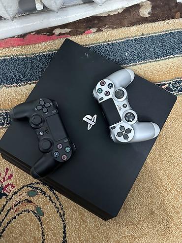диски на хвох 360: PlayStation 4 Pro (PS4 Pro) с двумя беспроводными геймпадами DualShock — 1