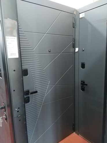 qapi ucun vinil: Qapı, etibarlı kilidləmə sistemi və davamlı materiallardan