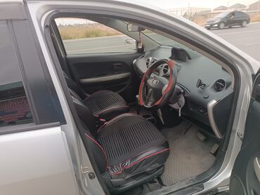 срочно продаю в связи с переездом: Toyota ist: 2003 г., Автомат, Хэтчбэк