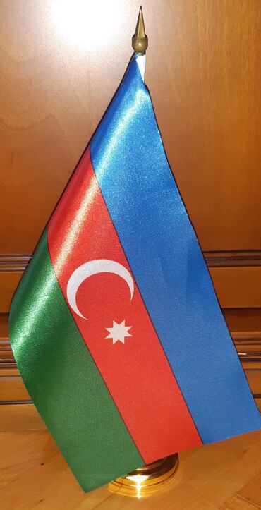 Digər ofis ləvazimatları: Azərbaycan Respublikasının masaüstü bayrağı. 🇦🇿Bu bayraq məktəb