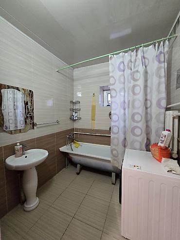 Продажа коттеджей и домов: 6 комнат и более, 230 м², 5 соток, Бишкек, 110 квартал Собственник — 24