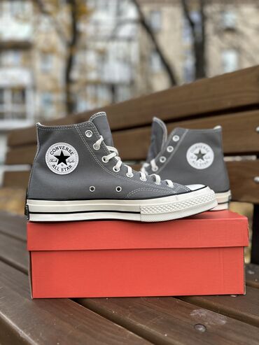 Мырзалардын башка бут кийими: Продаю серые высокие кеды Converse Chuck.
Качество отличное