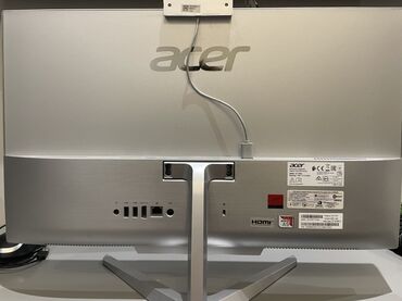 Masaüstü kompüterlər və iş stansiyaları: Gümüşü rəngdə, Acer brendinə məxsus monoblok kompüter. Kompüterin arxa