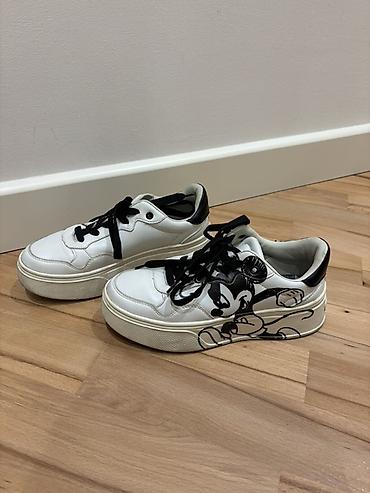 Кроссовки и спортивная обувь: Bershka krasovka 37 olchu, chox az geyinilib yeni kimidir — 3