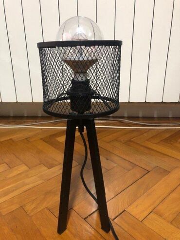 Stilske lampe: Kvalitetna dekorativna stona lampa: (1) Materijal: Metal - Gvožđe; na lalafo.rs — 2 Stilske lampe: Kvalitetna dekorativna stona lampa: (1) Materijal: Metal - Gvožđe; — 2