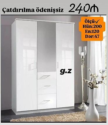 ucuz dolab: Ağ rəngdə parlaq səthli 3 qapılı dolab. Ortada güzgülü bölmə və 3 — 1