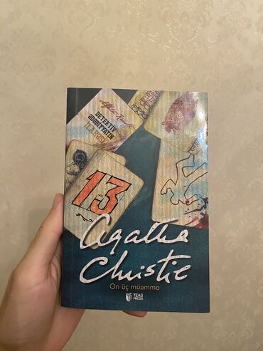 Kitablar, jurnallar, CD, DVD: Agatha Christie - 13 Müəmma kitabı - Dedektiv janrındadır - Cırığı