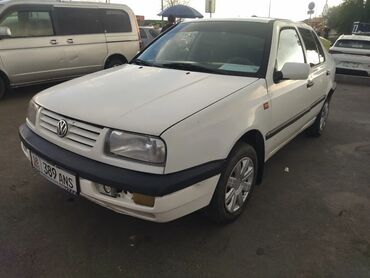 Volkswagen: Volkswagen Vento: 1992 г., 1.8 л, Механика, Бензин, Седан