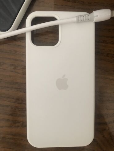 купить чехол на айфон 12: Белый силиконовый чехол для телефона Iphone12. Этот чехол обеспечивает
