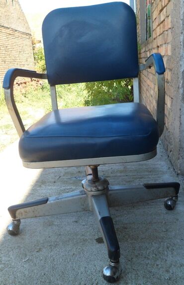 stakleni radni sto: Ergonomic, color - Light blue, Used