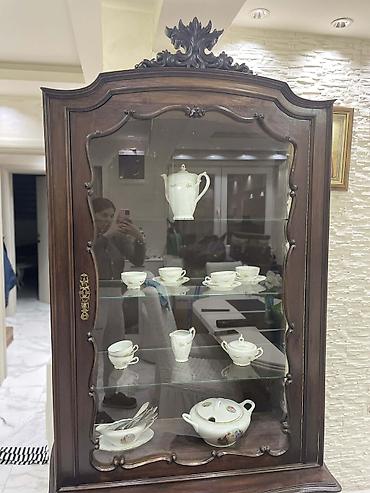 forma ideale vitrine sa staklom: Vitrina od punog drveta sa staklenim izloženim delom – — 7
