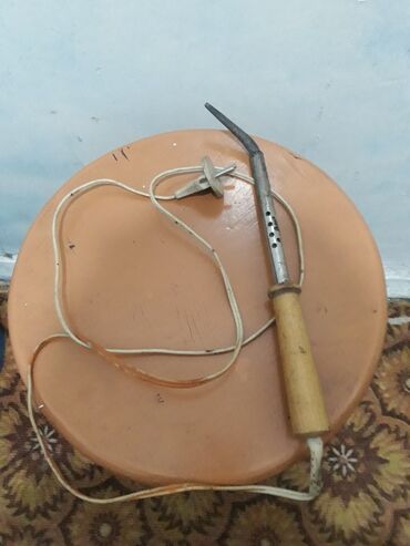 клей пистолет сколько стоит: Продаю советский паяльник . В хорошем состоянии. Рабочий. Цена 300 сом