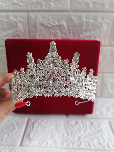 Aksesoari za kosu: Svečane srebrne tijare sa kristalima - Elegantan dizajn sa bogato — 5
