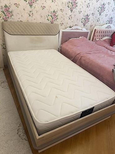 Çarpayılar: Tək nəfərlik çarpayı və döşək dəsti - Ölçü: təxmini 90x200 sm tək — 1