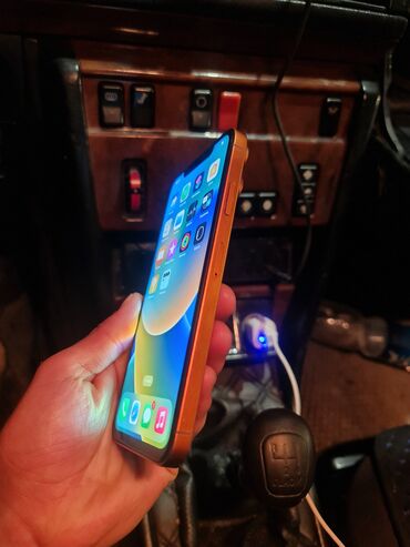 Apple iPhone: IPhone 17 Pro Max, Б/у, 256 ГБ, Оранжевый, Кабель, 70 % — 2