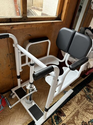 ходунок новый: Продаем инвалидную коляску для транспортировки.Можно посадить человека