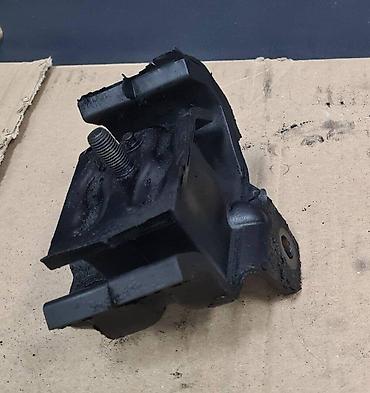 Car Engine Mounts: NOSAC MOTORA 2,7TD ZA NISSAN TERRANO OD 1985. DO 2005. GOD at lalafo.rs — 2 Car Engine Mounts: NOSAC MOTORA 2,7TD ZA NISSAN TERRANO OD 1985. DO 2005. GOD — 2