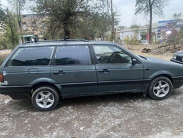 универса: Volkswagen Passat: 1992 г., 1.8 л, Универсал — 2