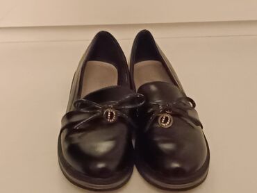 черные туфли: Туфли для девочки
35р