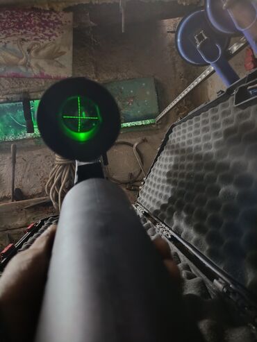 Скутеры: Мопед красного цвета с черными и серыми акцентами. Оснащен передней — 30