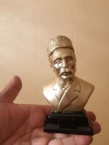 Heykəlciklər: Heykəlcik, 1990 il, Gips, Ünvandan götürmə