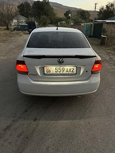 авто рага: Volkswagen Polo: 2013 г., 1.6 л, Кол менен иштөөчү, Бензин, Седан — 3