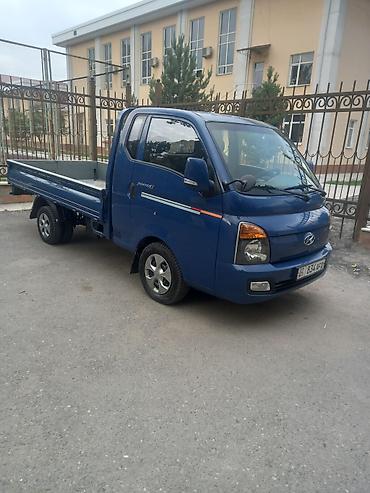 apollo solo: Hyundai Porter II — компактный бортовой грузовик, синий цвет кузова — 1
