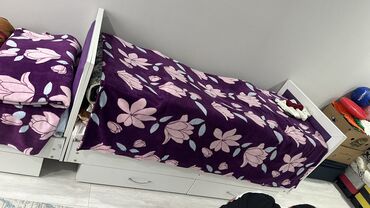 Детские кровати: Продаю детский диван 190/80 с матрасов окончательно 5000 за каждую