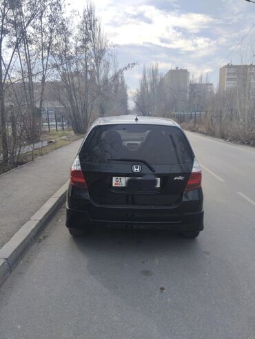 авто фит: Honda Fit: 2005 г., 1.3 л, Вариатор, Бензин, Хэтчбэк