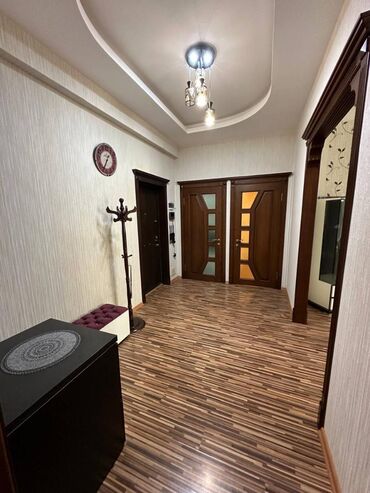 Uzunmüddətli kirayə mənzillər: 28 May metrosu Jalə Plazada mənzil kirayə verilir. Mərtəbə 16/12 Ümumi — 7