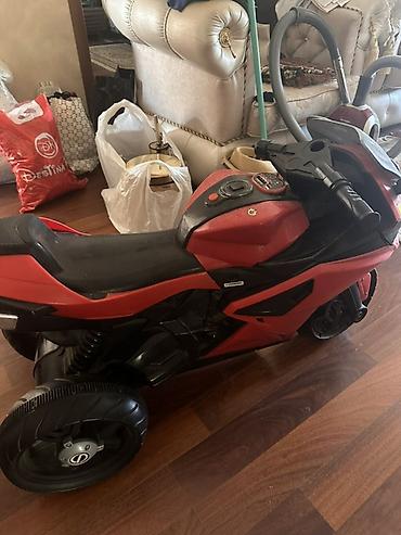 10 yaş için motorlar: Uşaq üçün elektrikli 3 təkərli motosiklet (qırmızı-qara) - — 1