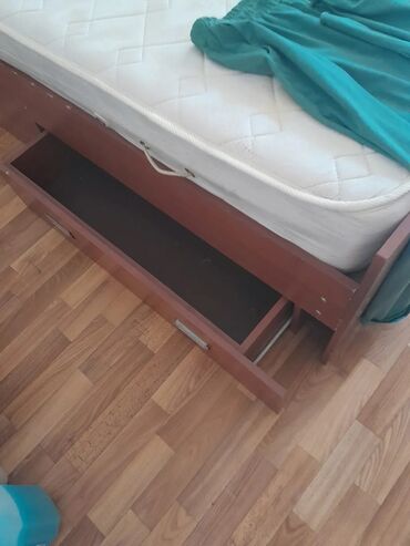 односпальная кровать с матрасом бишкек: Двуспальная кровать, Б/у, С ящиком для хранения, длина - 230 см