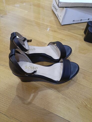 женские сандали adidas adilette: Ölçü: 39, rəng - Qara, İşlənmiş