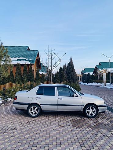 Volkswagen: Volkswagen Vento: 1993 г., 1.8 л, Механика, Бензин, Седан — 6