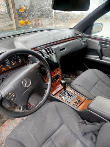 Mercedes-Benz: Mercedes-Benz E-Class: 2.4 l | 1998 il Sedan — 4