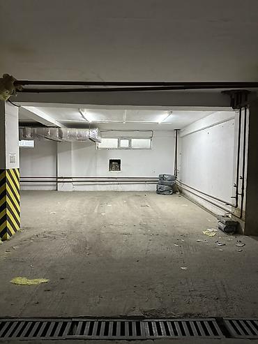 car parking: Парковочные места в подземном паркинге Описание: - Два соседних — 1