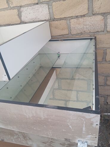 Stend vitrinləri: Mağaza vitrin avadanlıqları və reklam materialları - Şüşə vitrin — 13