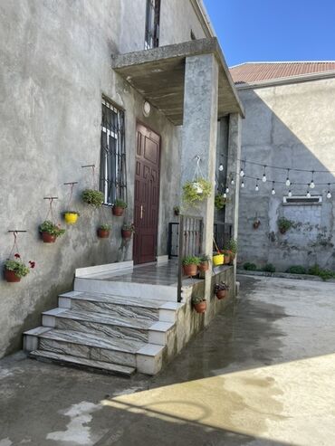 Həyət evləri və villaların satışı: Məhsul: Şəxsi ev/interyer Təsvir: - İki mərtəbəli ev interyeri: geniş -da lalafo.az — 8 Həyət evləri və villaların satışı: Məhsul: Şəxsi ev/interyer Təsvir: - İki mərtəbəli ev interyeri: geniş — 8
