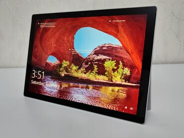 komputer ekran şəkilləri: Microsoft Surface Pro 6 Təqdim edilən model Microsoft Surface